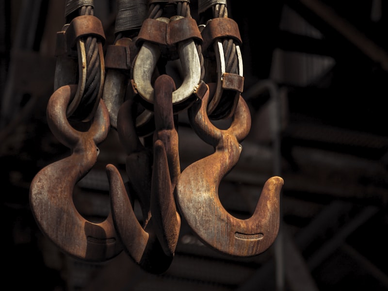 Lifting hooks fitted with steel wire rope slings